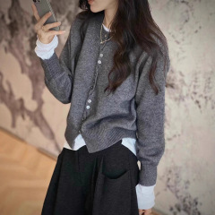 欧货2025秋冬100羊毛衫女圆领设计感不规则扣开衫羊绒毛衣打底衫