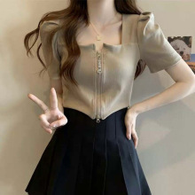 大码女装短袖正肩短袖t恤夏季胖mm显瘦短款设计感拉链方领上衣ins