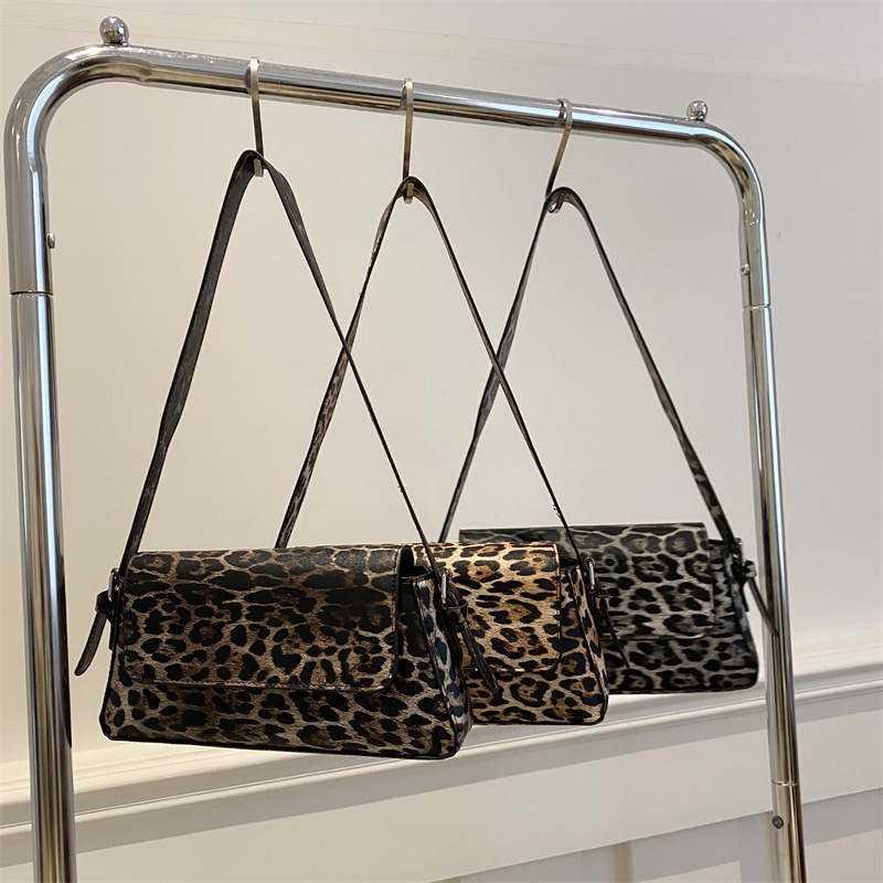 Niche Zhong leopardo bolso de brazo para mujeres 2024 invierno nuevo estilo simple estilo de moda extranjero bolso cuadrado personalidad bolso de hombro