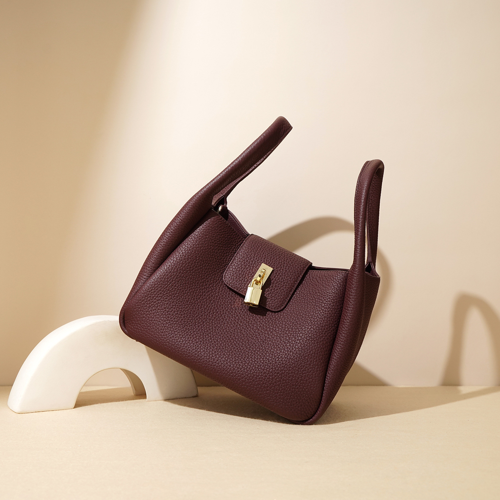 Advanced Fashion Head Made 2024 Neue Umhängetasche aus echtem Leder für Damen, handgewebte Gemüsekorbtasche_voghion.com