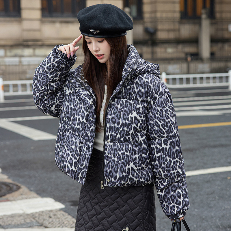 Transfronterizo 2025 otoño y invierno nueva chica caliente leopardo abrigo de algodón mujer gruesa chaqueta de cuello corto al por mayor