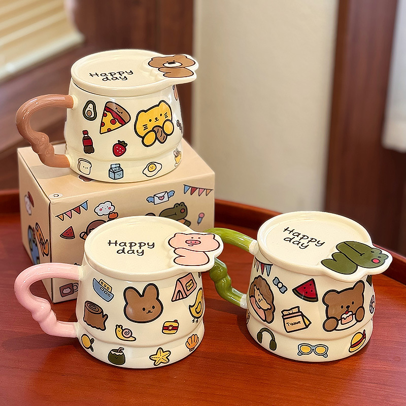 かわいい漫画の女子学生は動物の落書きの高い事務室をかわいがります。|undefined