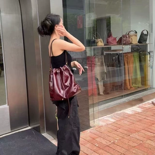 包包女2024新款抽绳水桶包高级感小众双肩包简约大容量腋下单肩包