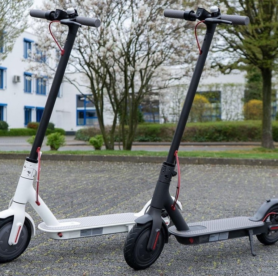 Two-wheel electric scooter with long range, 36v, foldable, for outdoor sports, adult model, suitable for commuting, portable and fast