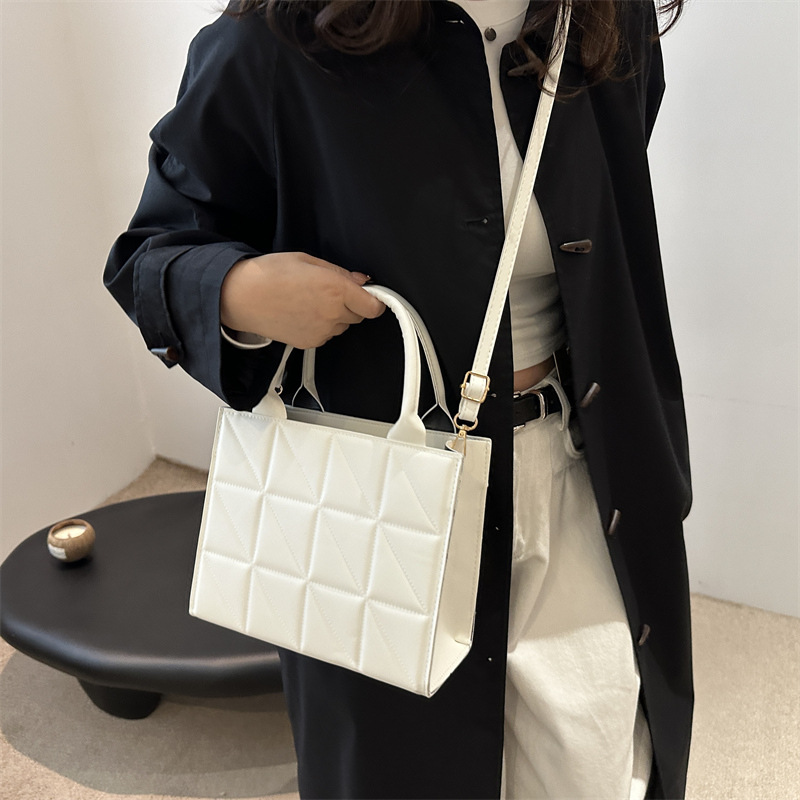 Nuevo hilo de bordar de alta gama, estilo occidental, pequeño bolso cuadrado portátil, moda coreana femenina, bolso de mensajero de un solo hombro