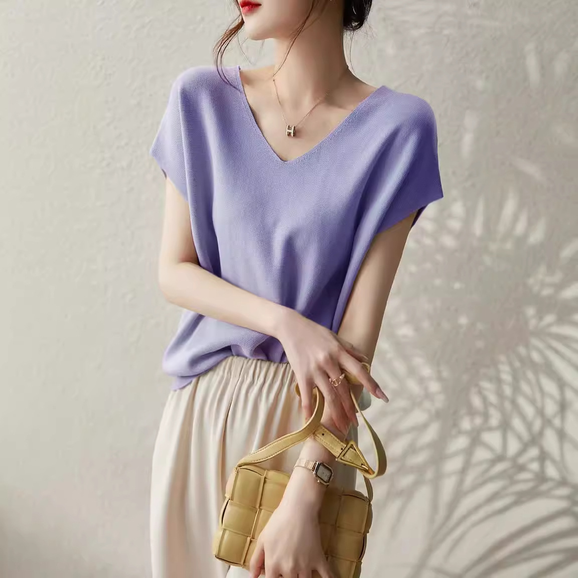 2024 여름 새로운 스타일 샤넬 스타일 V 넥 반팔 니트 스웨터 솔리드 컬러 올 매치 우아한 캐주얼 풀오버 탑 작은 셔츠