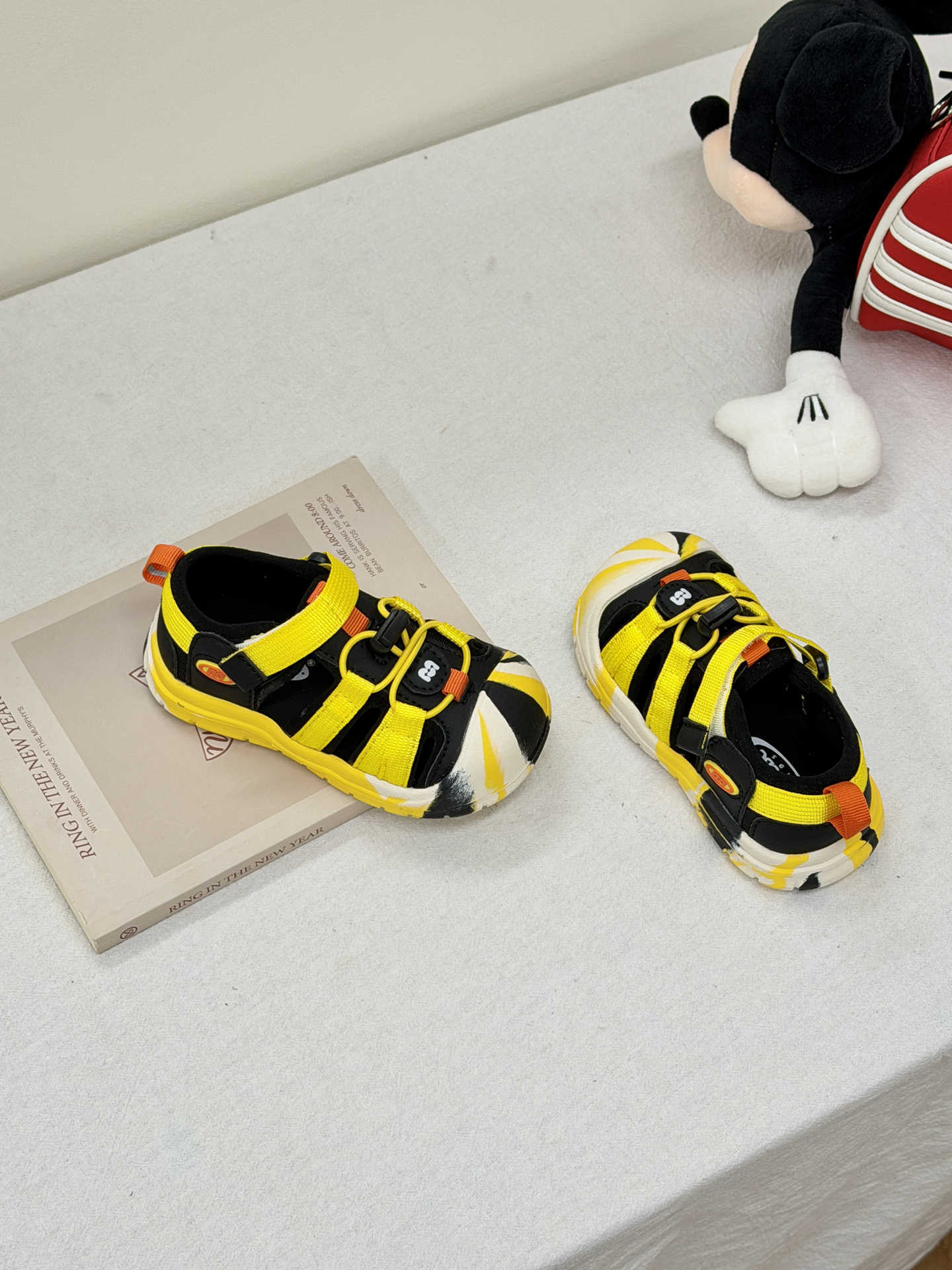 Lightning yellow