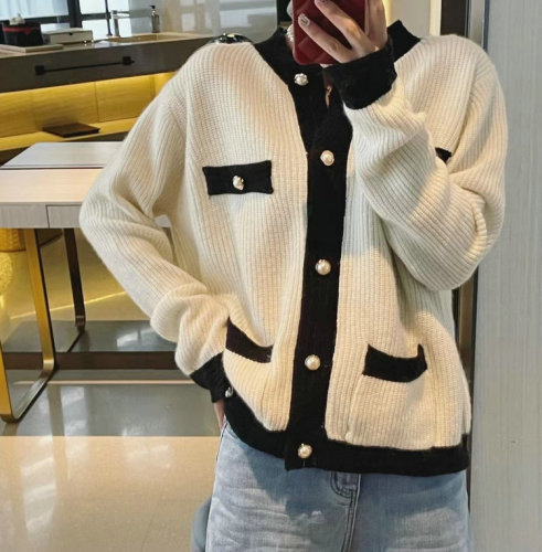 A new Japanese school-style, stylish and youthful knitted cardigan with a three-dimensional beaded floral sweater coat for women in the autumn of 2022 pic 8
