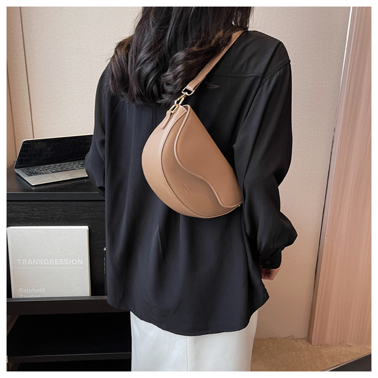 Grenzüberschreitende Damentasche 2024 neue einzelne Schulter Crossbody modische kleine quadratische Tasche Internet berühmte breite Schultergurt Live-Übertragung Schulter b_voghion.com