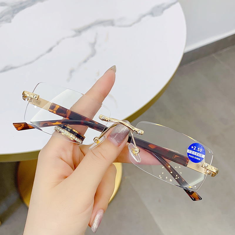 Nuevo Ajuste de moda elegante sin marco gafas de lectura de luz anti-azul para los ancianos gafas de lectura de metal para los ancianos