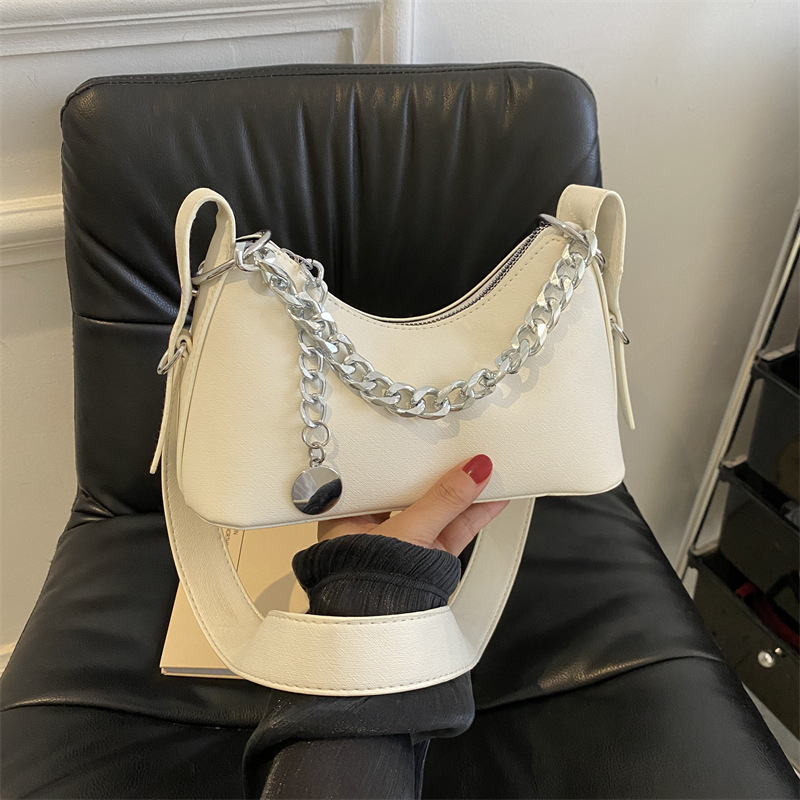 2023 nuevo bolso de media luna casual simple bolso de las axilas retro ins bolsa de cadena de textura de moda bolsa pequeña portátil para mujer
