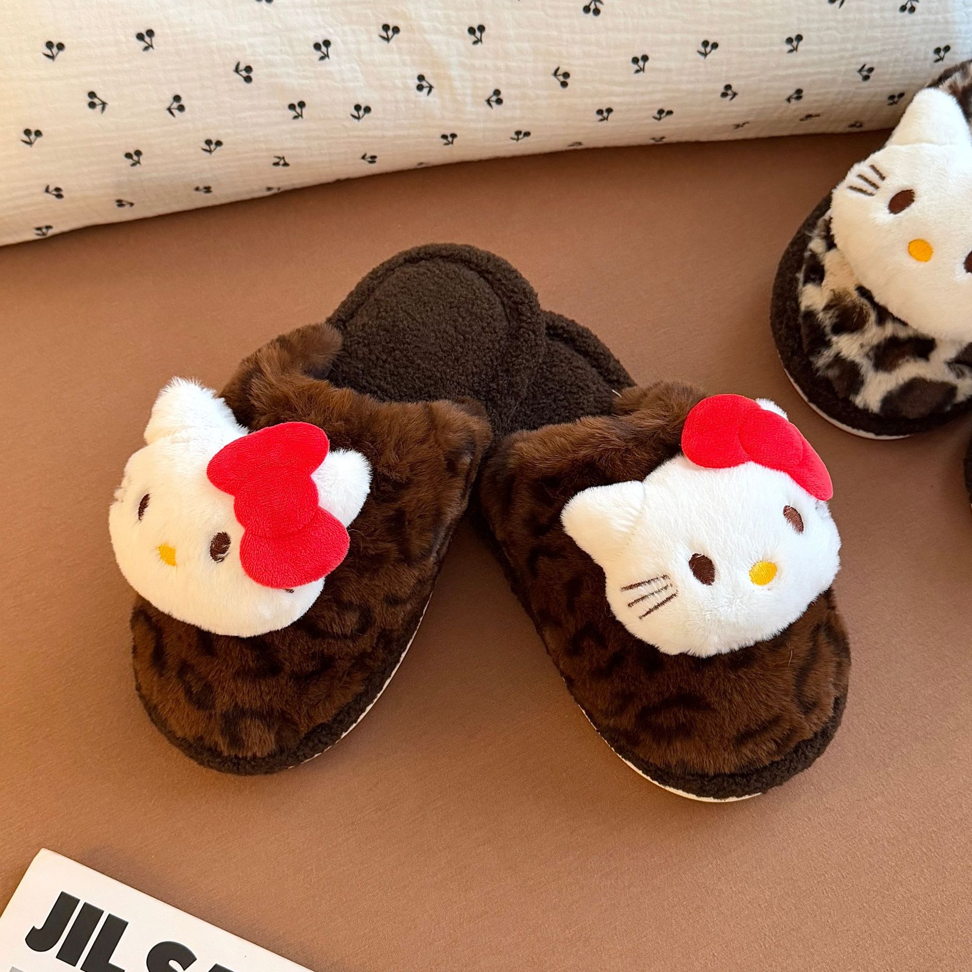 2025 nuevo otoño y invierno zapatillas de algodón lindo gato cómodo leopardo nicho de diseño zapatillas de pelo casero zapatillas de cabeza