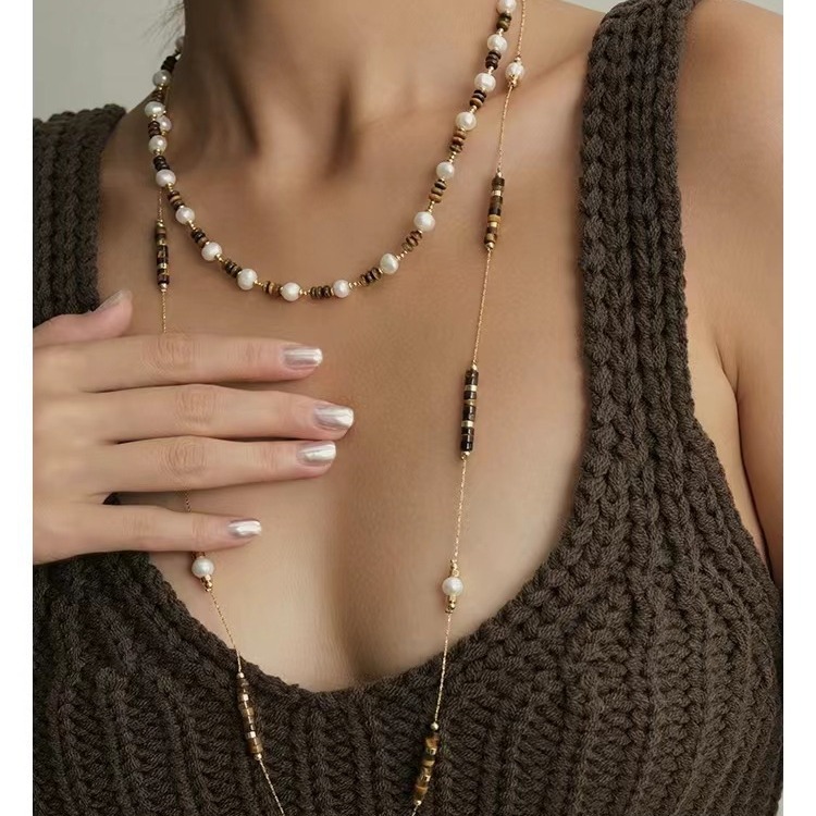 Collar de capas minimalista con cadenas delicadas_voghion.com