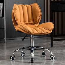 ���ݵ�����������������ð칫����Ů�����һ�ױ�������ο���ת��