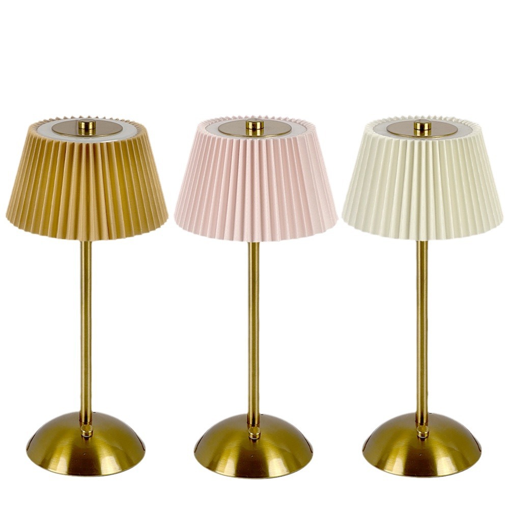 モダンなシンプルなプリーツ生地金属テーブルランプクロスボーダー寝室のベッドサイド雰囲気ランプ充電タッチナイトライト装飾品