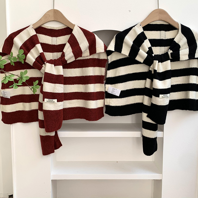 Shallo de punto de alta sensación de otoño y invierno 2025 nuevo estilo de sala de aire acondicionado de punto pequeño hombro de hombro exterior con chal cálido al por mayor