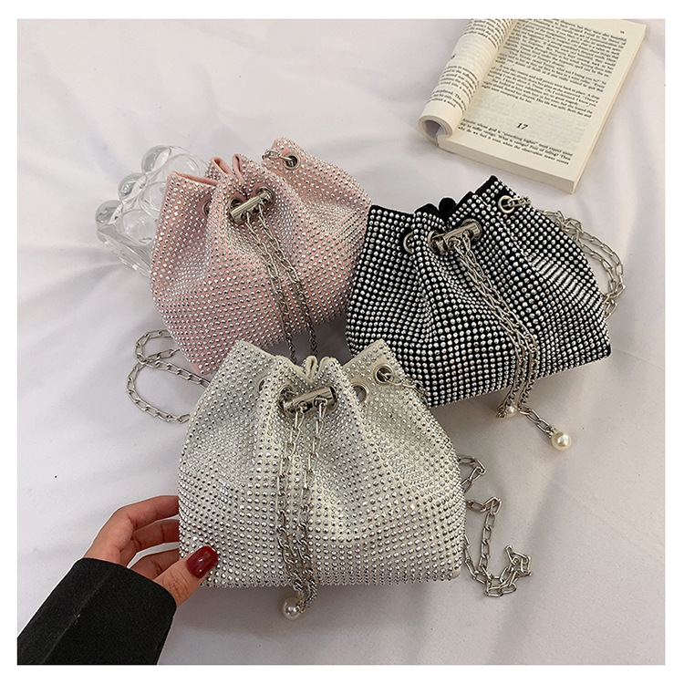 Fashion Solid Color Soft Surface Square String Chain Bag display picture 5