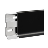 Алюминиевая сплава пряжка на земле.