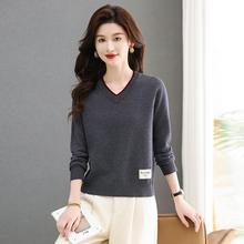 撞色拼接鸡心领毛衣女长袖秋冬洋气内搭贴布针织衫低领冬季打底衫