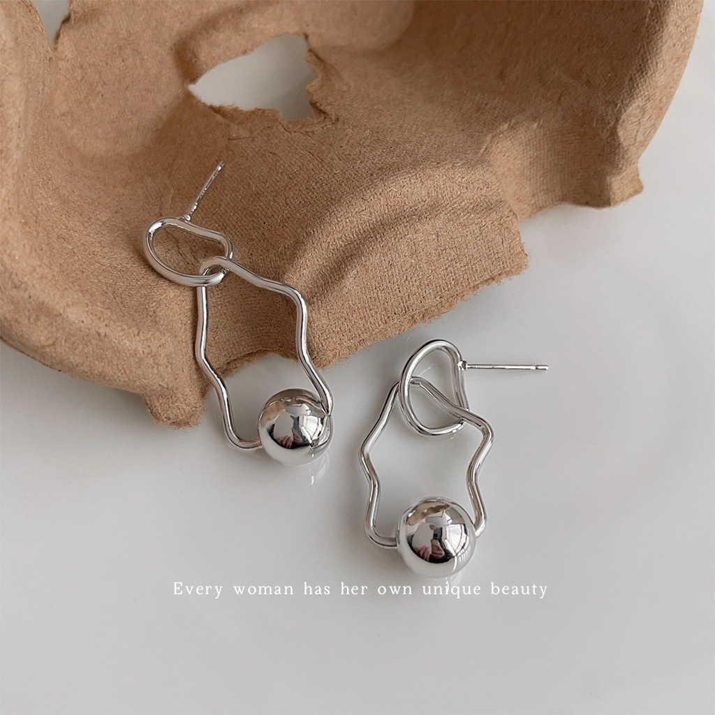 1_0027_Every woman has her own