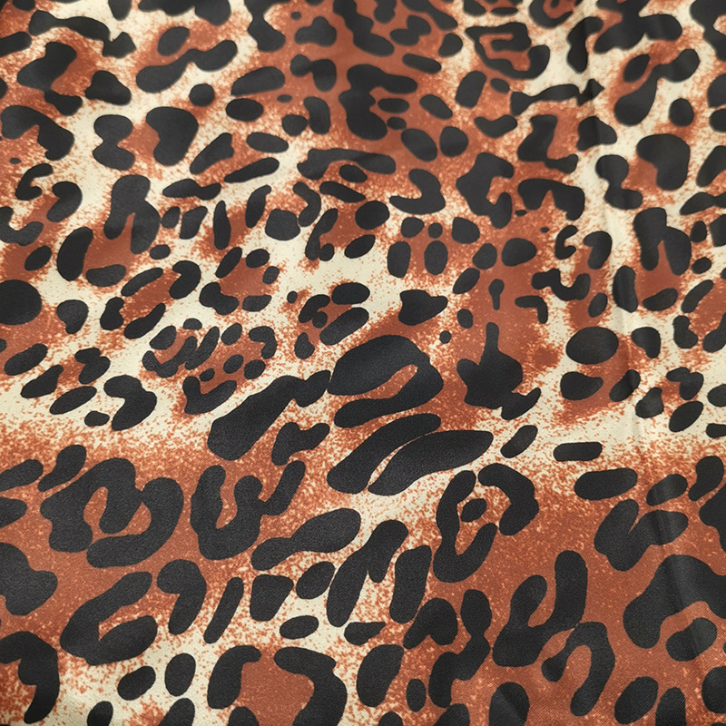 Inventario de tela de seda impresa de leopardo, ropa de dormir, sombrero de baño, ropa de mujer, almohada, tela impresa