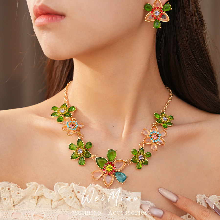 Medieval vintage collar de flores de gota de diamante ligero de lujo nicho collar de clavícula de alta calidad conjunto de joyas exquisitas
