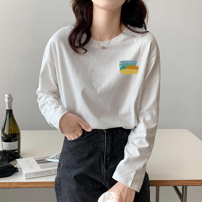 왼쪽 가슴에 오색 그래피티