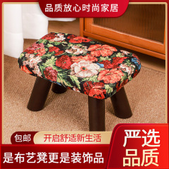 木の創意布芸のレトロな成人は靴を換えます。