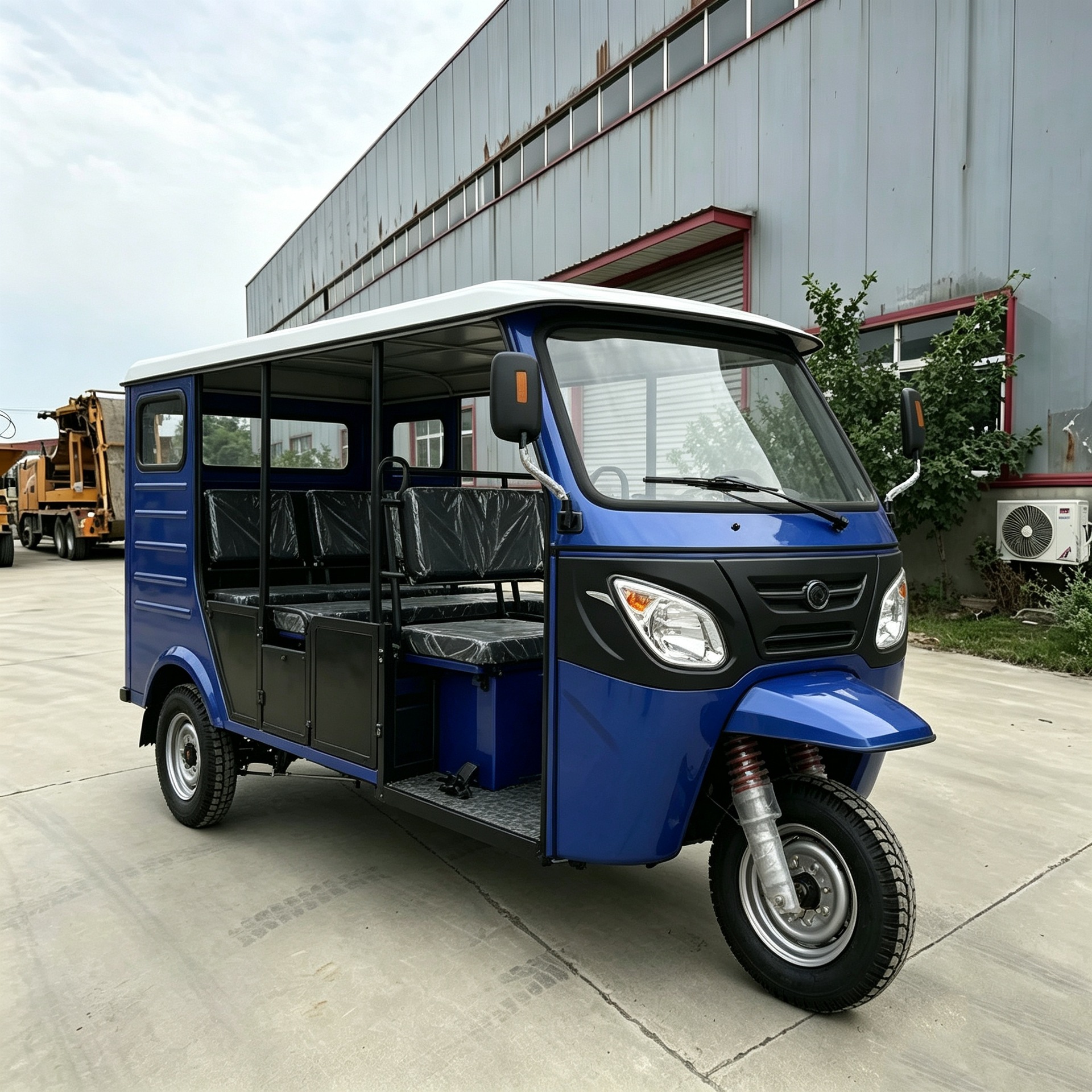 Multi-person passenger tricycle, fully enclosed passenger tricycle, rural passenger transport, fuel-powered passenger tricycle
