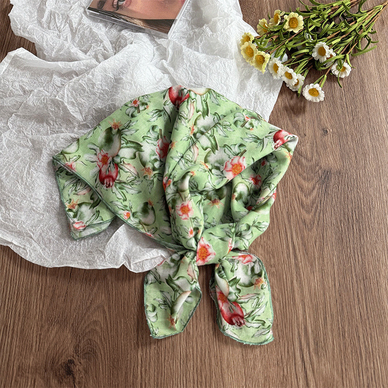 Pañuelo en la cabeza Verano femenino pastoral nuevo estilo floral literario bufanda cuadrada todo fósforo bufanda pequeña bufanda de seda correa para el cabello multifunción accesorios para el cabello