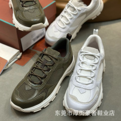 新型男性靴ファッションカジュアルシューズはネットの通気性スポーツシューズの厚い底が高くなったお父さん靴に合わせてランニングシューズ