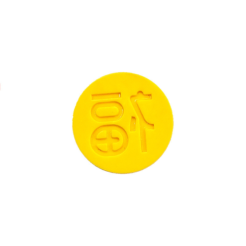 "Fu"라는 단어가 적힌 터 헤드(플라스틱 버전)