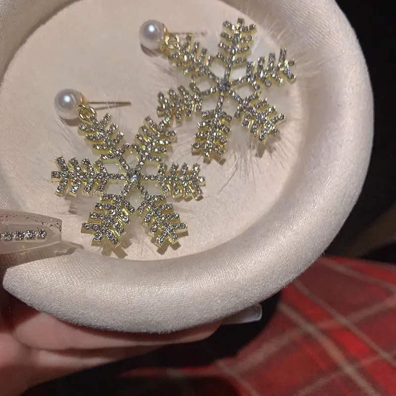 Christmas Snowflake Plush Drop Earrings For Women Elegant Style_voghion.com
