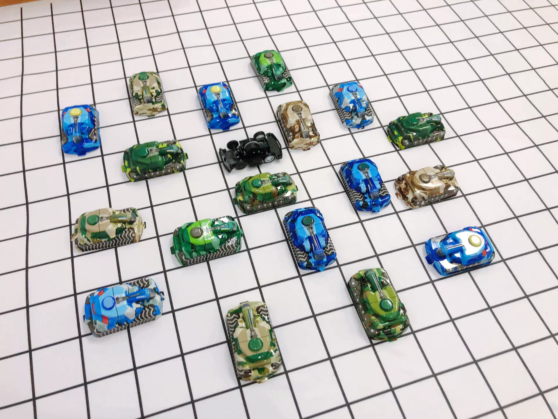 厂家直供PVC回力小汽车外壳定点对位吸塑赠品小玩具塑料外壳