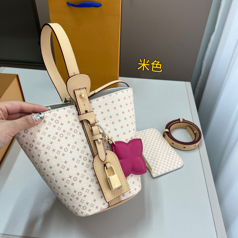 专柜新款女士单肩包时尚百搭手提包轻便减负水桶包大容量女包驴家|undefined
