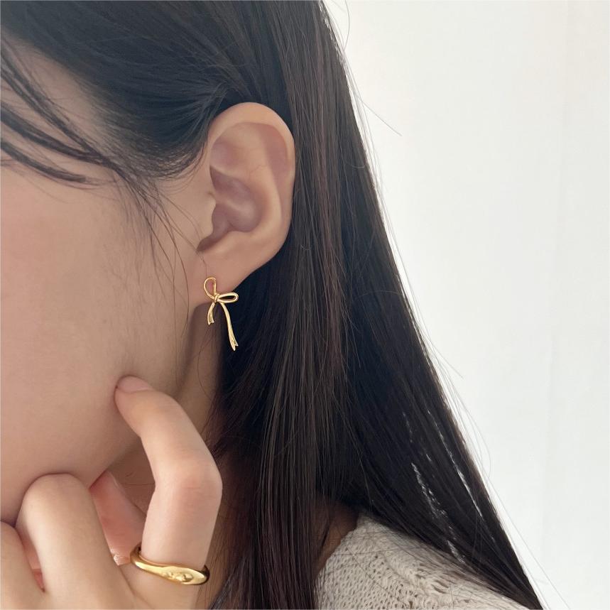 4g Weight 925 Sterling Silver Ear Needle Material Ear Studs Classification 1 Pair Quantity Daily Occasion 925 Sterling Silver Material Bow Knot Pattern Women's Gender Simple Style Style Plating Craft 925 Sterling Silver Bow Knot Simple Style Ear Studs For Women's 5