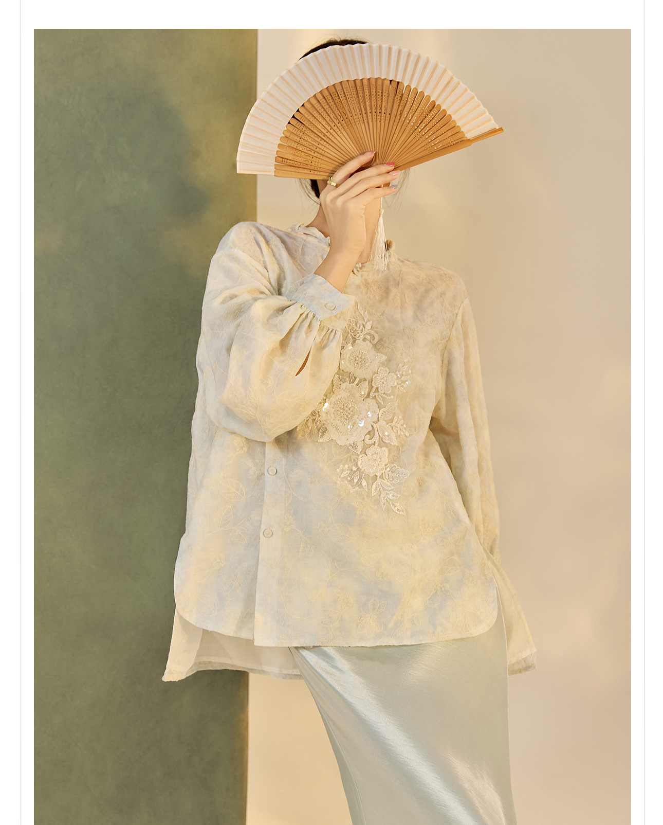 Áo sơ mi thêu phong cách retro đầu thu 2026, cổ chéo nghệ thuật, phong cách Tân Trung Hoa — màu xanh nhạt chi tiết 14