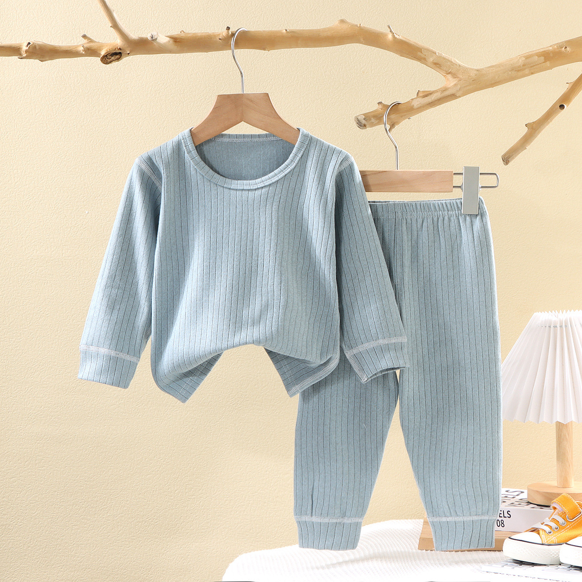 Camisa de fondo sin hueso para niños primavera y otoño ropa de otoño para niños medianos y grandes pantalones largos bebé ropa de hogar simple niños y niñas pijamas de cuello redondo