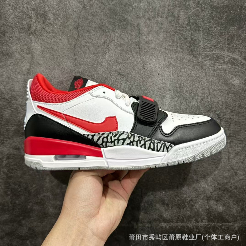 검정색과 흰색 빨간색 CD7069-160