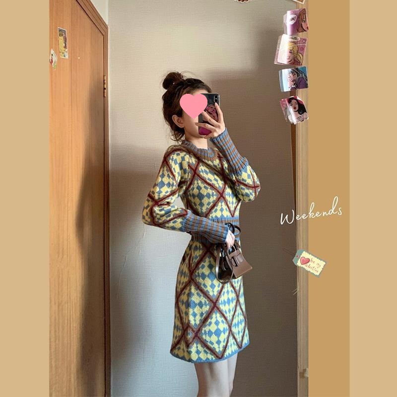 2024 년 새로운 여성의 타이트 허리 슬림 우아한 내부 겨울 두꺼운 스웨터 스커트 원피스 가을과 겨울 니트