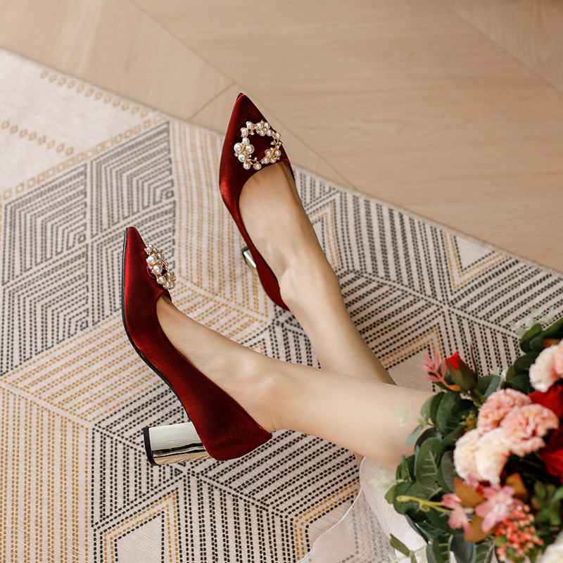 Zapatos de boda de cuatro estaciones para mujeres 2022 nuevo vino rojo tacones altos no cansados pies de novia estilo chino dos zapatos de boda