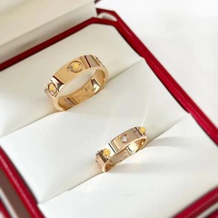 カードの家の経典のloveの指輪の厚いメッキの18kの金のねじの紋様の1字の広い版の狭い版の単ドリルの3つのドリルの指環