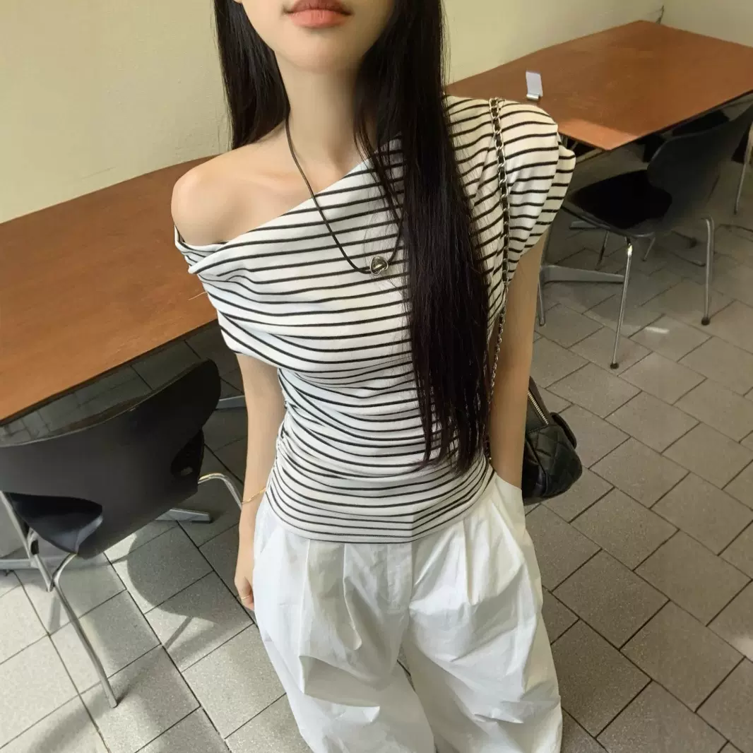 条纹露肩斜领短袖T恤女夏季新款爆款辣妹纯欲风显瘦气质绝美上衣