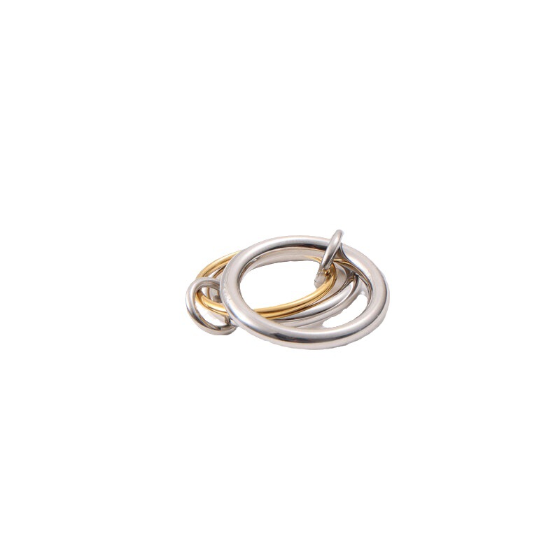 Anillo de hebilla de color a juego anillo de tres anillos de titanio de acero galvanizado de 18 quilates de oro