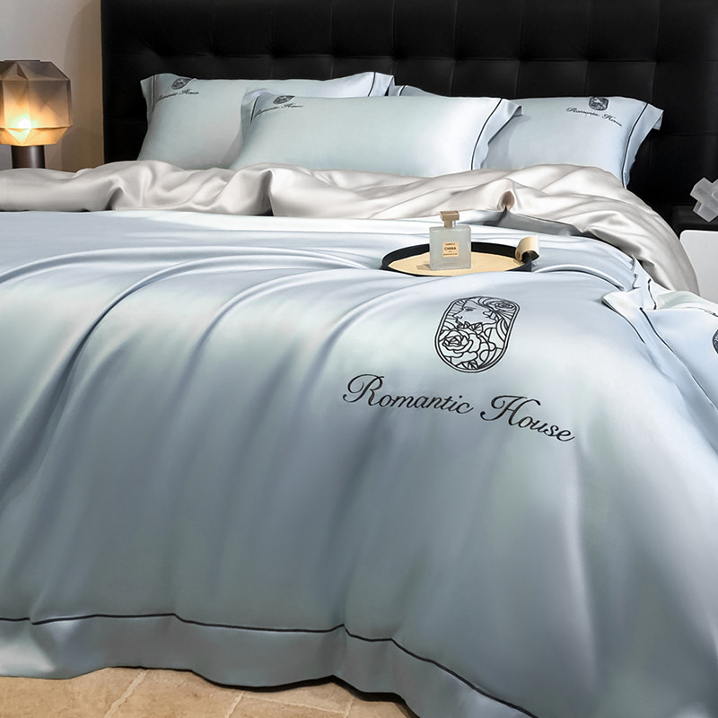 Cuatro piezas de seda de hielo de verano seda lisa cama cama de lujo ligera cama de lujo cama de tres piezas de verano