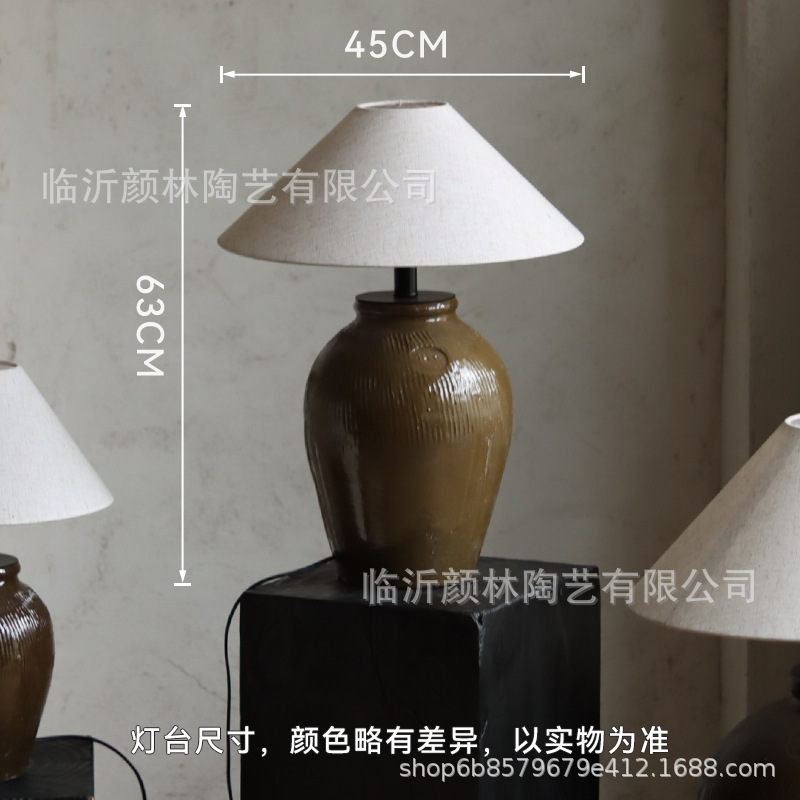 Lámpara de escritorio decorada de latas de vino lámpara de escritorio retro lámpara de escritorio de piso lámpara de cabecera residencial lámpara de cerámica creativa lámpara de hotel