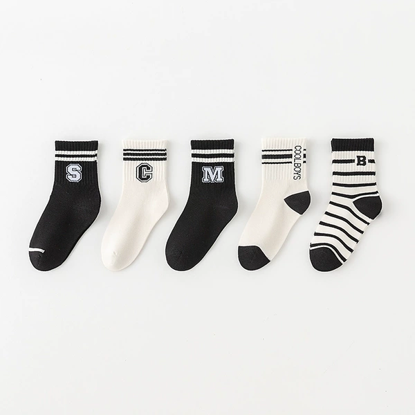 Y325 black and white letter boneless socks