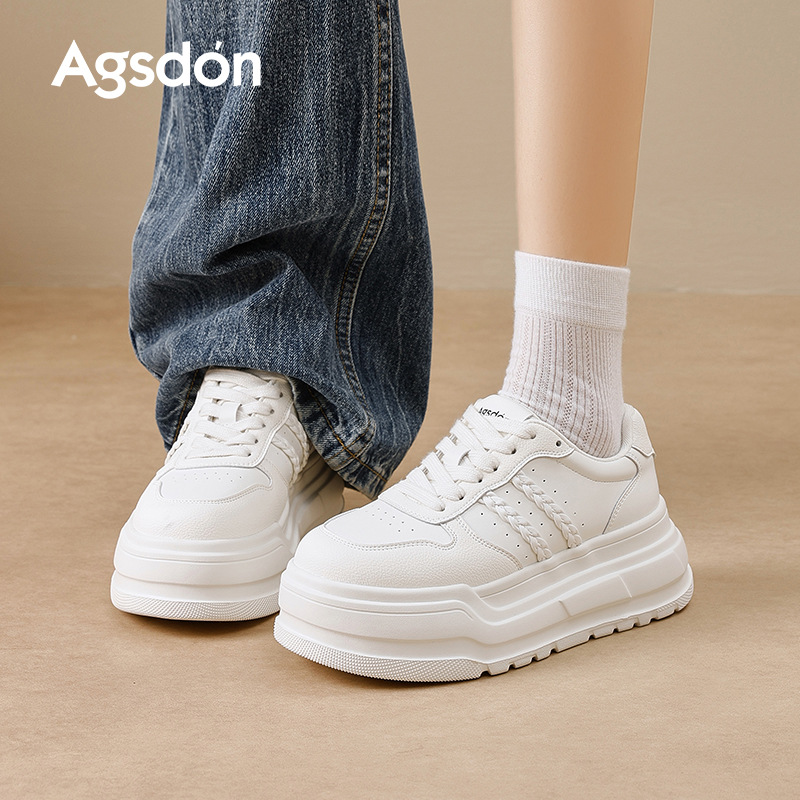 Zapatos blancos de fondo grueso para mujeres 2025 nuevo otoño y invierno con falda para estudiantes zapatos de skate casuales zapatos deportivos ligeros