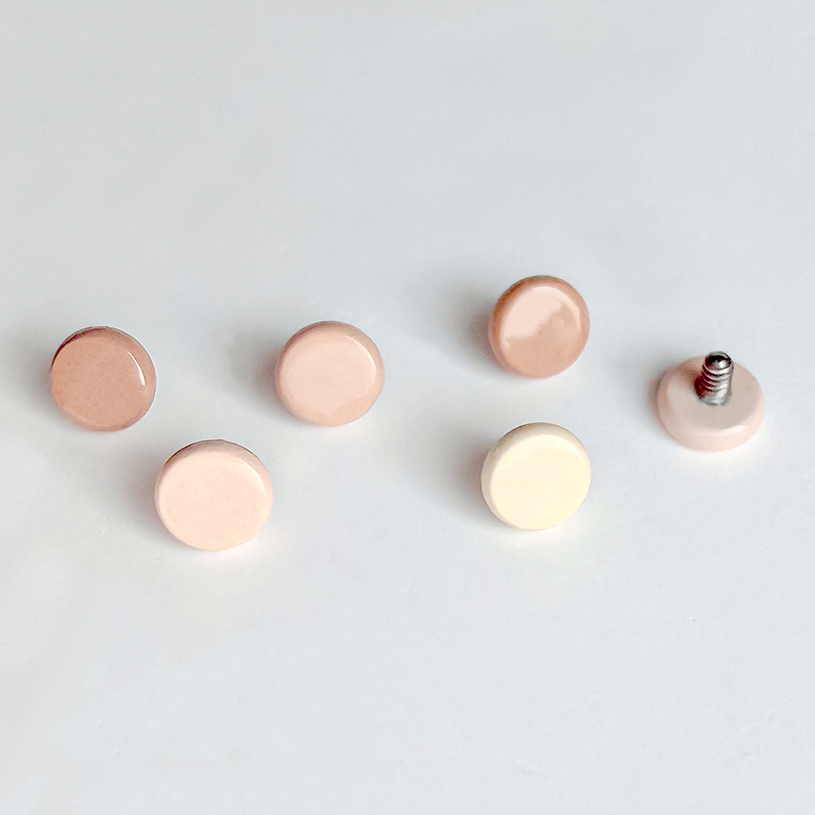 Pointed titanium steel lip stud product view