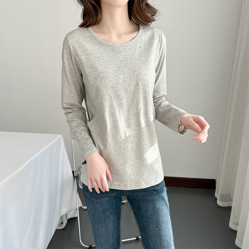 授乳服の秋衣の上着は外に出ます。|undefined